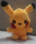 ⚡ Souris électrique inspirée de Pikachu – Création artisanale au crochet