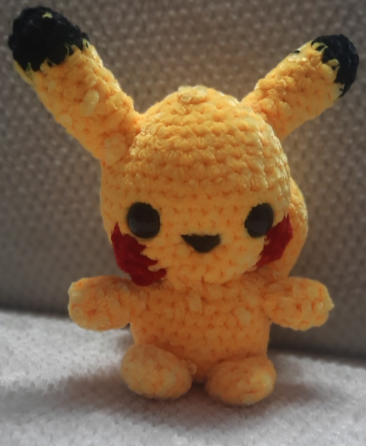 ⚡ Souris électrique inspirée de Pikachu – Création artisanale au crochet