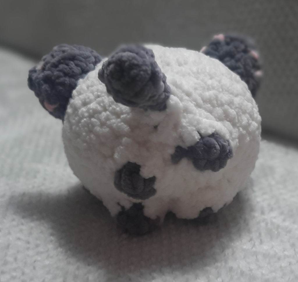 🐱 Chat Boule Gris & Blanc – Création artisanale au crochet