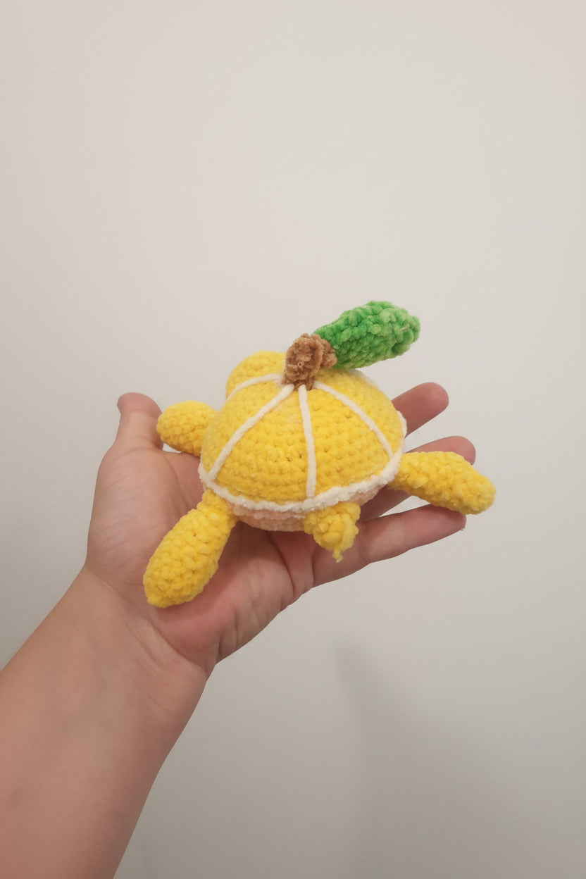 Tortue Citron au Crochet – Collection Tortues Fruitées | Pièce Unique