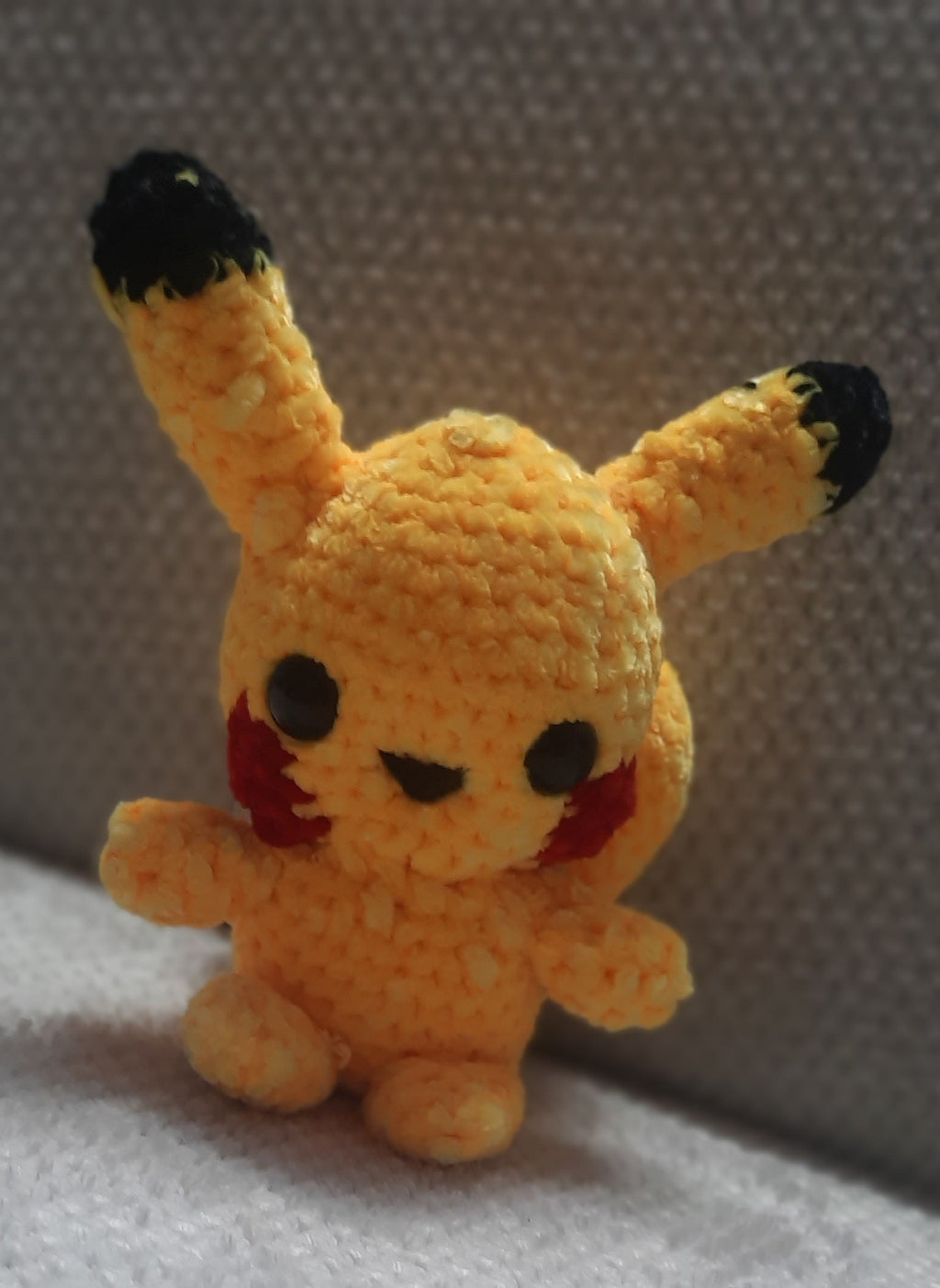 ⚡ Souris électrique inspirée de Pikachu – Création artisanale au crochet